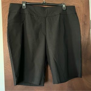 24w black Bermuda short